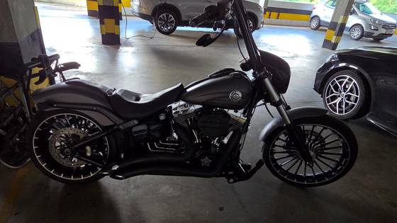 HARLEY-DAVIDSON SOFTAIL BREAKOUT 